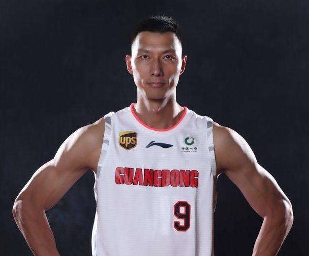 他是中国男篮一哥，也是MVP最大热门，生活幸福堪称人生赢家！(1)