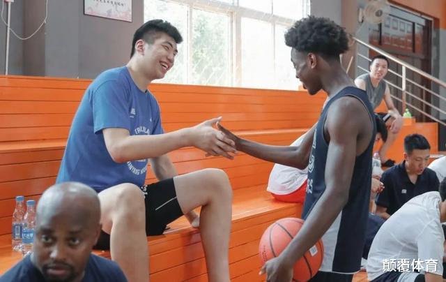 中国篮坛后继有人，天才中锋打出超强表现，父母都是篮球运动员！(2)