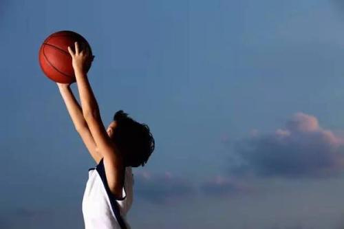 篮球为什么有的人打着打着就厉害了，而有的人水平一直没有长进？(2)