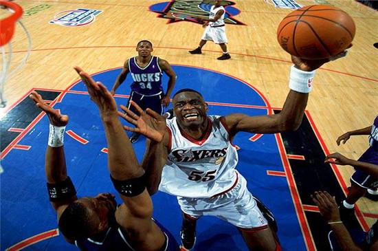 篮球硬汉迪肯贝•穆托姆博，名副其实的老球员，NBA传奇人(5)