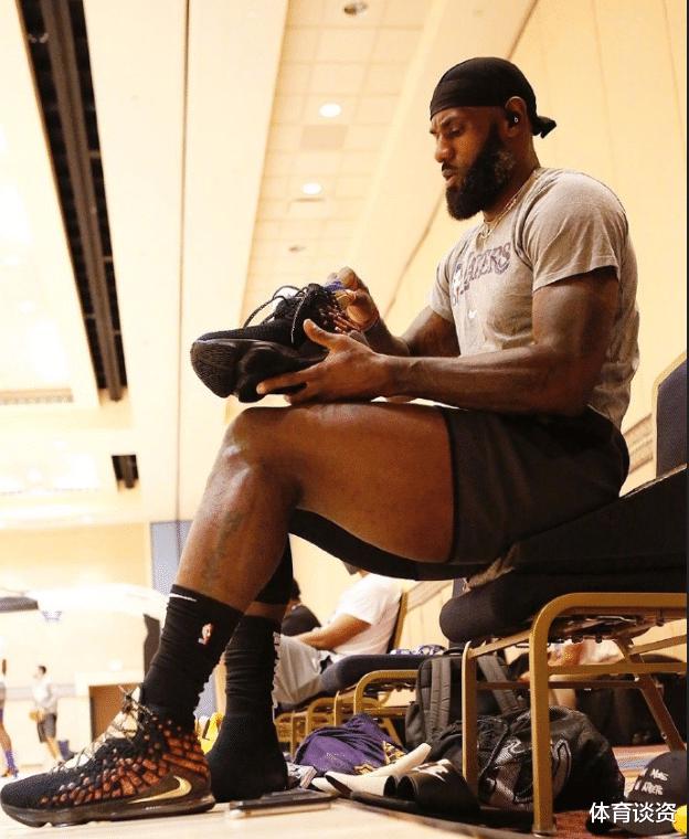 看看威少的大腿，再看看詹姆斯的大腿，终于明白什么叫NBA级天赋(1)