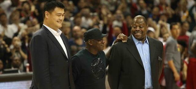 姚明和艺人观战nba季前赛 姚明与乔丹一同观战NBA中国赛(1)