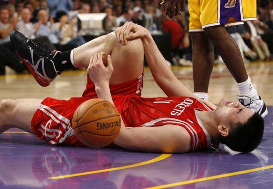 nba球员受伤 NBA球员受伤的瞬间(6)
