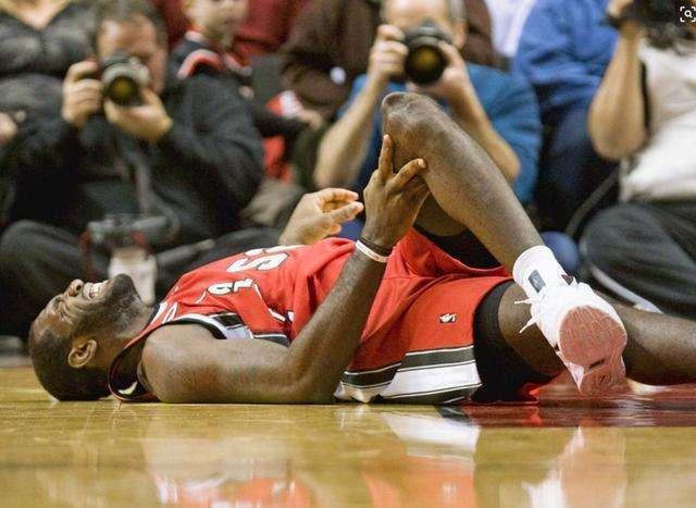 nba球员受伤 NBA球员受伤的瞬间(10)