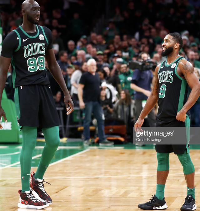 最高的nba球员 2米31的NBA最高球员穿啥鞋(1)