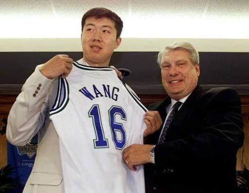 第一位登陆nba的中国球星 首位登陆NBA的中国球员(1)