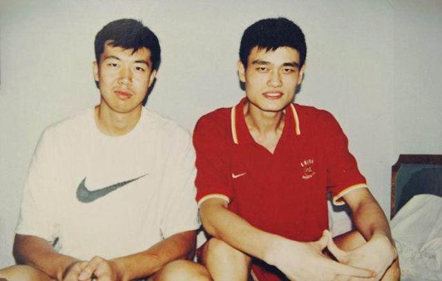 第一位登陆nba的中国球星 首位登陆NBA的中国球员(3)