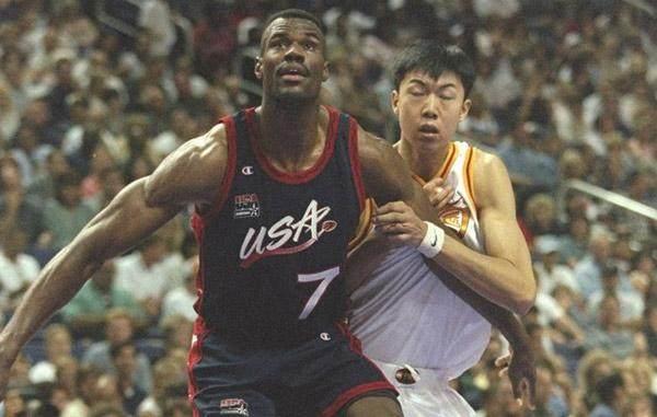 第一位登陆nba的中国球星 首位登陆NBA的中国球员(4)