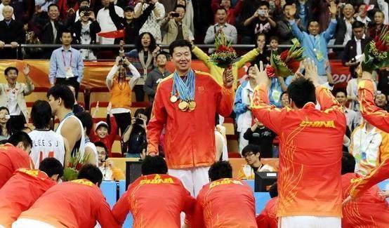第一位登陆nba的中国球星 首位登陆NBA的中国球员(9)