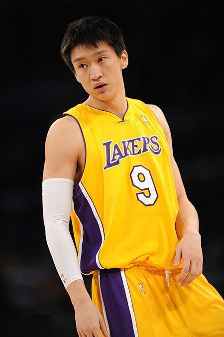中国打过nba的人物 打过NBA的中国男人(5)