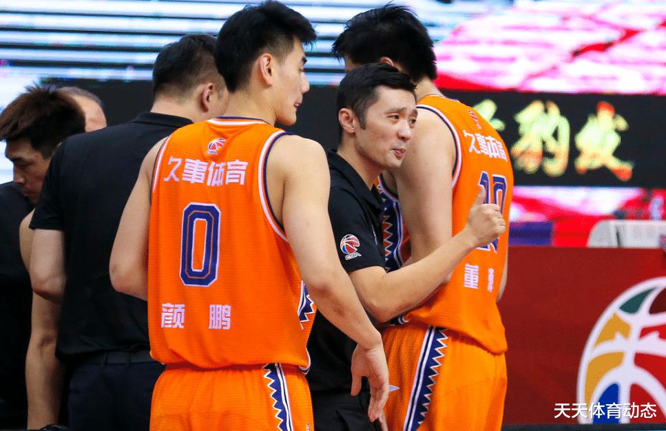上海男篮好消息，两外援月底归队，刘铮恢复良好，都能赶上新赛季开赛！(1)