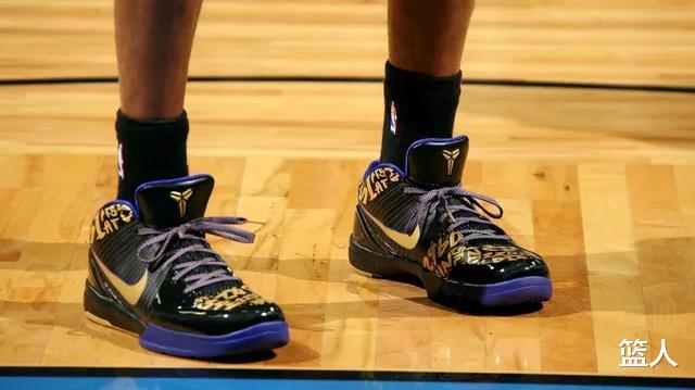 NBA球员上脚：科比亲穿的8双战靴，每一双都很有意义！(18)