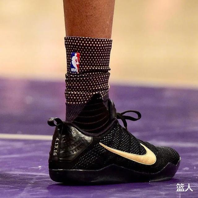 NBA球员上脚：科比亲穿的8双战靴，每一双都很有意义！(23)