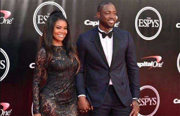 NBA球星的妻子、女友中，谁的吸金能力最强？(5)