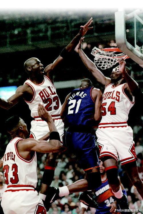 1991年乔丹率领的公牛有多牛，直接碾压5个NBA历史50大巨星夺得总冠军(6)