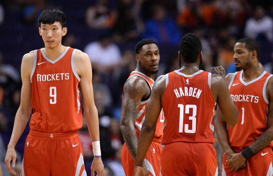 现在中国人在nba NBA再现三位中国球员(1)