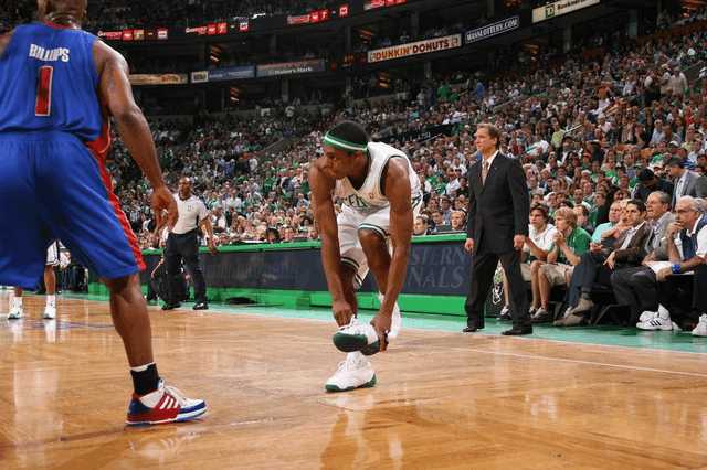 nba球员为什么要摸 NBA球员在罚球时为什么总是会摸鞋底(3)