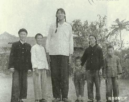 我国第一女巨人，高过姚明，一顿吃两斤大米，现在怎样了？(1)