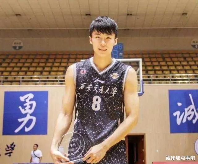 潮汕街头走出的篮球少年，用努力证明了自己，也征服了球迷(4)