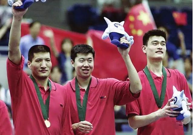 中国男篮最伟大的7粒进球，王仕鹏献惊天绝杀，看得热血沸腾(2)