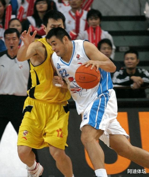 刘玉栋是中国篮球战神，退役已经10年，他现在过得怎样？(4)