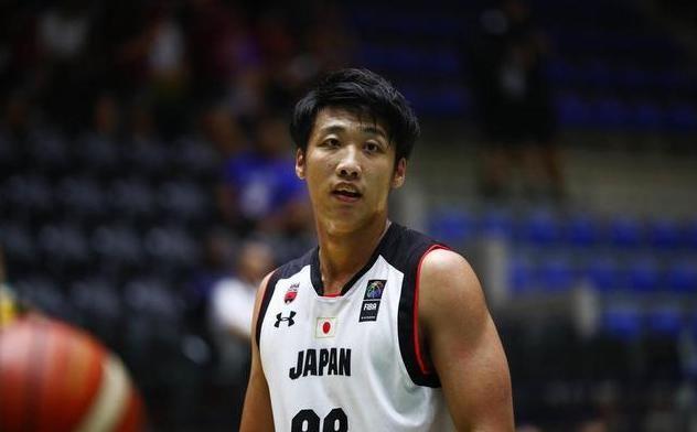 日本男篮名将，生于中国体育世家，本可加入辽宁男篮，如今成对手(4)
