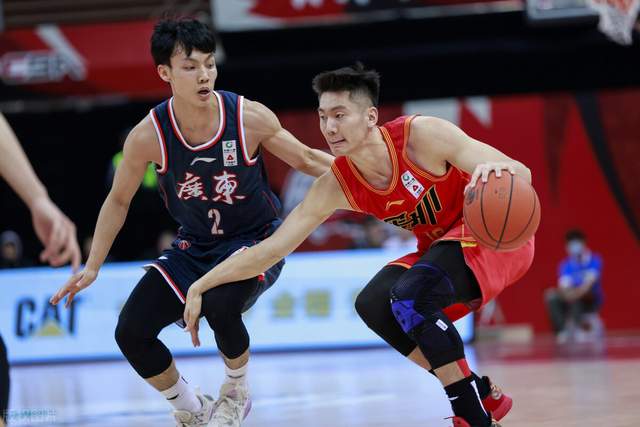 中国男篮未来的后卫实力对比：徐杰挤进前五，第一不是郭艾伦(1)