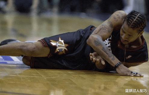 NBA那些离谱的伤病：特雷杨踩裁判致崴脚，一人冰敷睡着直接报销(3)