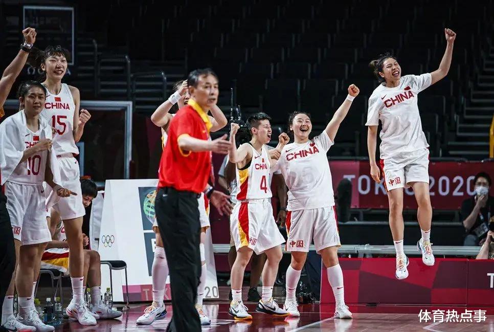 2分险胜！绝杀世界第二！中国女篮，笑着把球赢了(8)