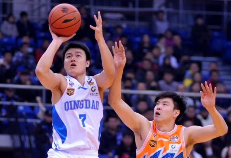 山东男篮试训26岁深圳男篮悍将，曾对飚麦迪狂砍32分，号称最强小前锋(3)