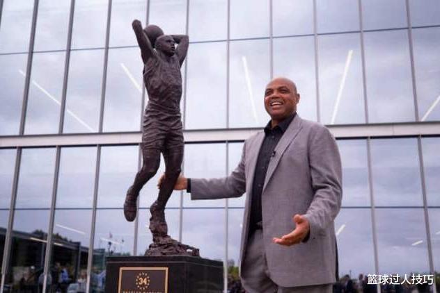 NBA巨星雕像分4个等级：巴克利买家秀C级，马龙A级，那SSS级呢？(1)