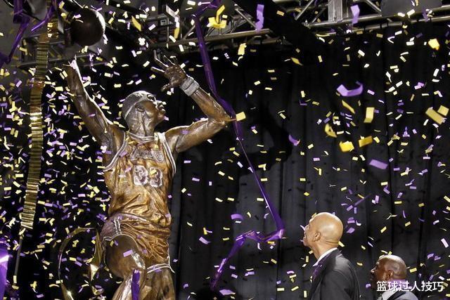 NBA巨星雕像分4个等级：巴克利买家秀C级，马龙A级，那SSS级呢？(4)