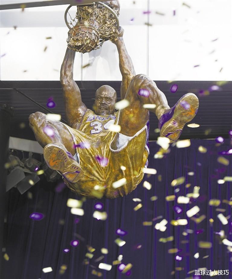 NBA巨星雕像分4个等级：巴克利买家秀C级，马龙A级，那SSS级呢？(5)