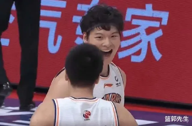 8连胜！9次助攻！王哲林准三双，上海击败浙江，这才是快乐篮球(6)