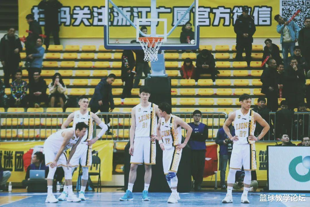 颅内出血！官宣赛季报销！胡金秋之后，又一中国男篮队员受伤(6)