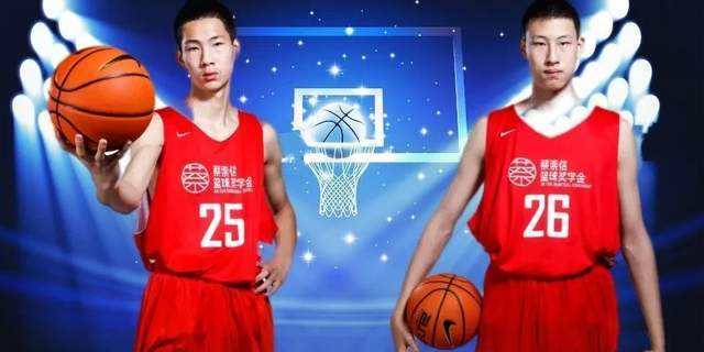 中国男篮又涌现双胞胎兄弟！母亲是女篮名宿，15岁2米10，值得期待(1)