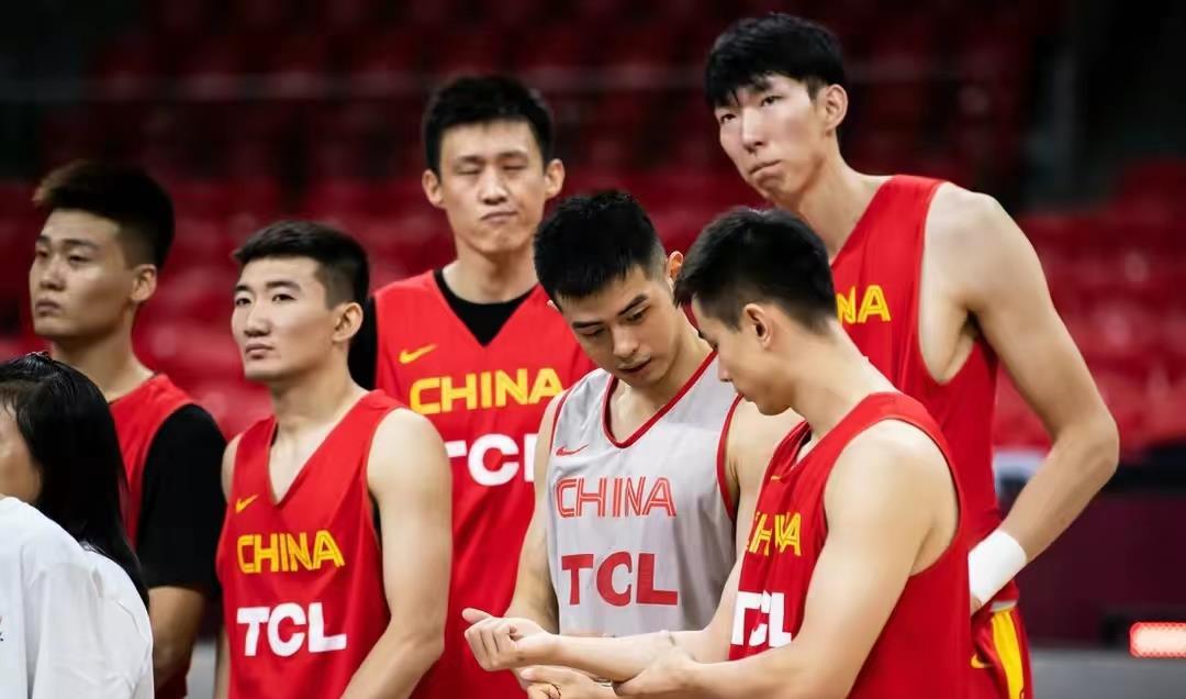 中国男篮亚洲杯海报惹争议，日本画家有丑化嫌疑，大名单逐渐清晰(2)