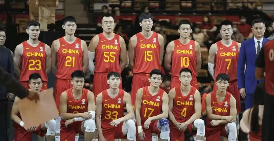 中国男篮亚洲杯海报惹争议，日本画家有丑化嫌疑，大名单逐渐清晰(3)