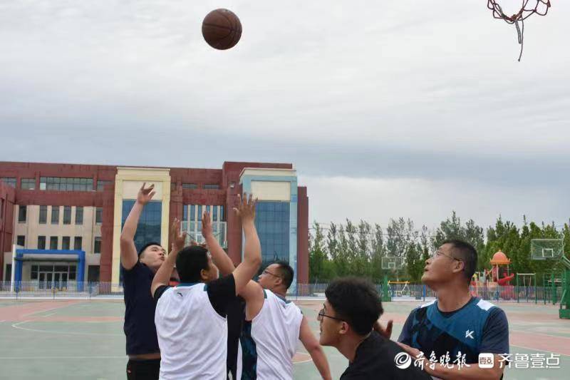无棣县棣州希贤学校举办“农行希贤”三对三篮球邀请赛(2)