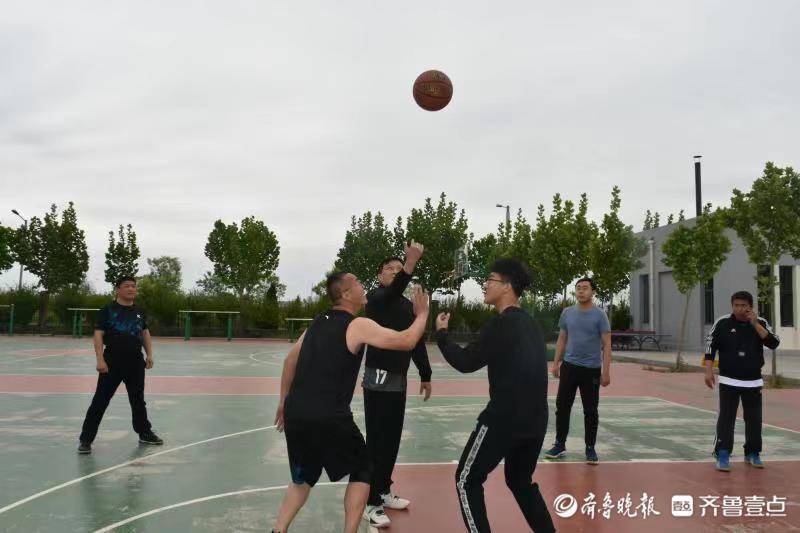 无棣县棣州希贤学校举办“农行希贤”三对三篮球邀请赛(3)