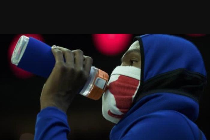 NBA球星5大喝水境界，奥尼尔像喝口服液，网友：姚明认真的吗？(2)