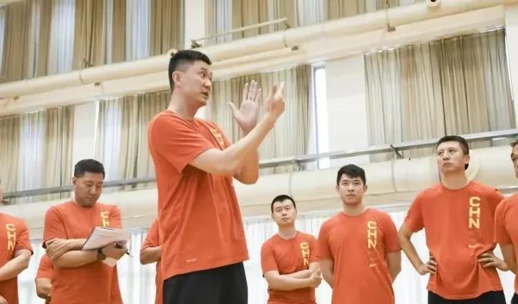 上午8点，中国男篮震惊消息：杜锋爱将将成为新一任国家队队长(2)