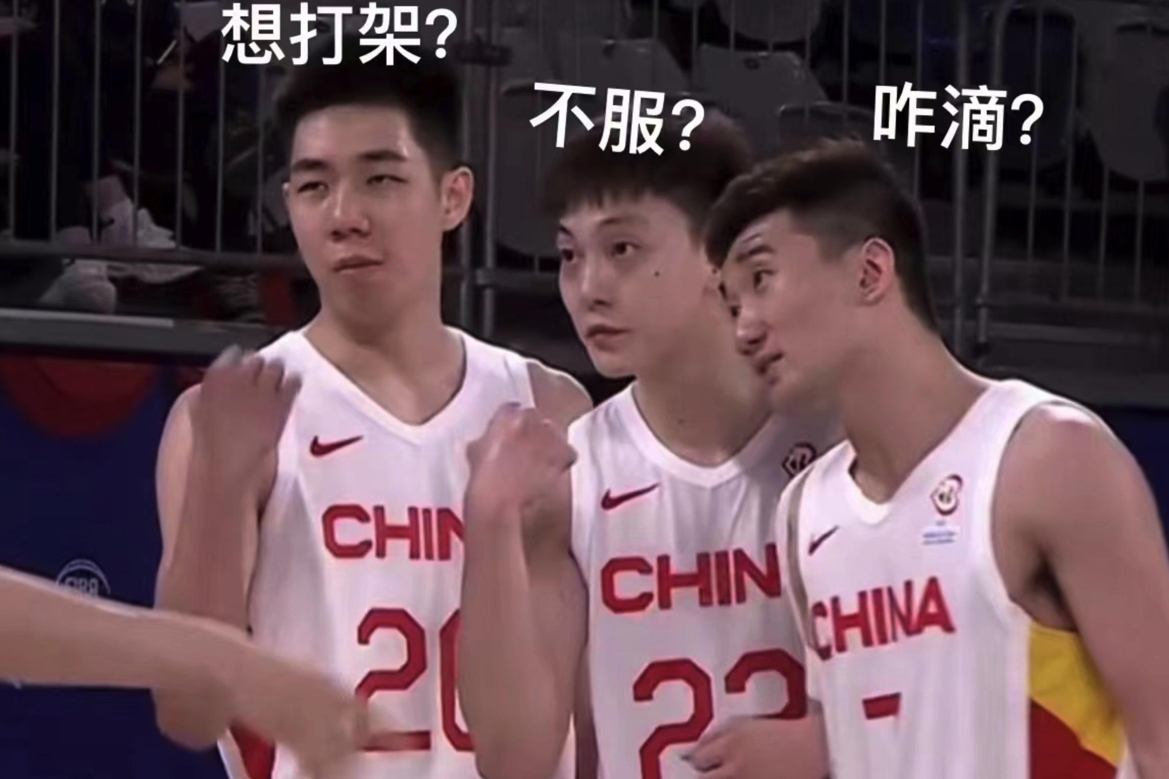 中国男篮打懵青年军，现场细节太抢镜，对岸球迷怎么评论？(5)