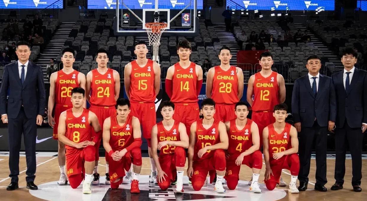 中国男篮官宣12人大名单，神秘球员加入，辽宁队双子星落选(2)