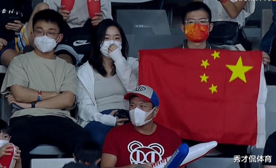 中国5打8照样赢！裁判已尽力，有谁留意王哲林被罚下杜锋的表情？(2)