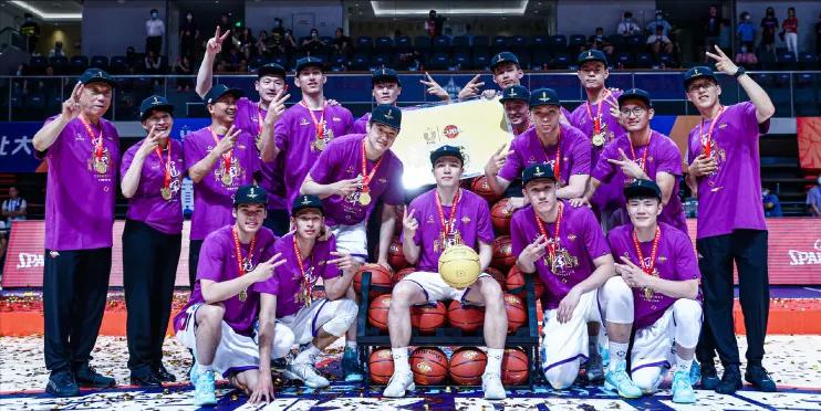 清华大学首个CBA联赛状元，王岚嵚到底有怎样的篮球人生？(5)