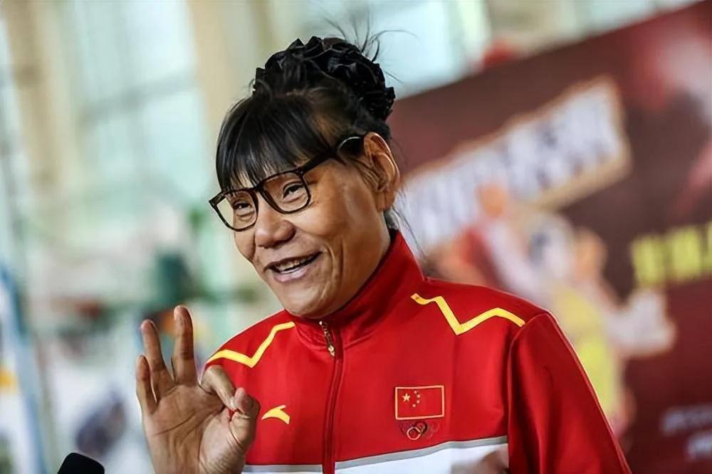 55岁郑海霞获篮球名人堂提名！结婚多年无儿女，双腿变形让人心疼(1)