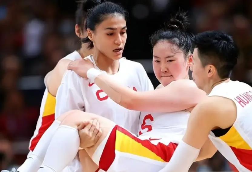 女篮新疆姑娘2个举动打动球迷，这不就是女版可兰白克吗？(4)