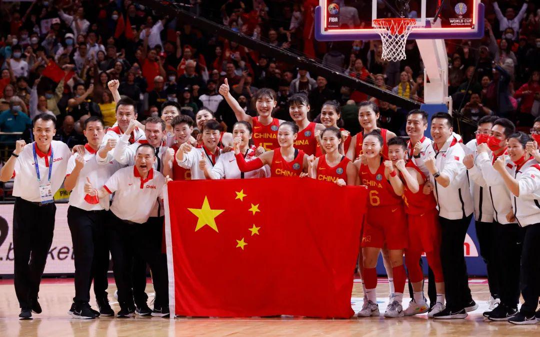 女篮世界杯银牌：中国女篮又回来了！(2)