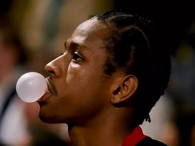 NBA冷知识，为什么现在的NBA球员，已经没有人在比赛中嚼口香糖了(1)